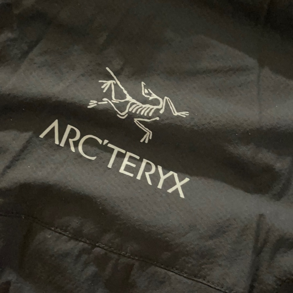 Black Arc’teryx soft shell jacket. Mens/unisex